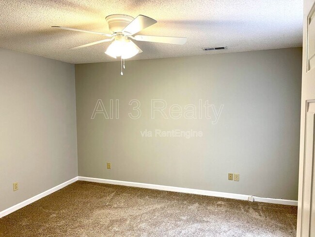 Building Photo - 120 Pye Ct