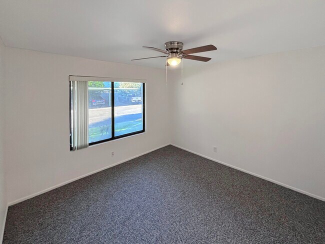 Building Photo - 63 Lakeview Cir