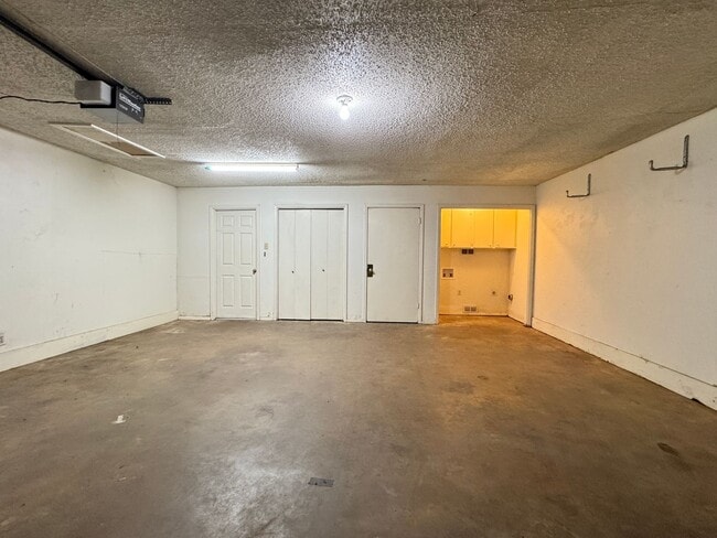 Building Photo - 4217 Aberdeen Dr