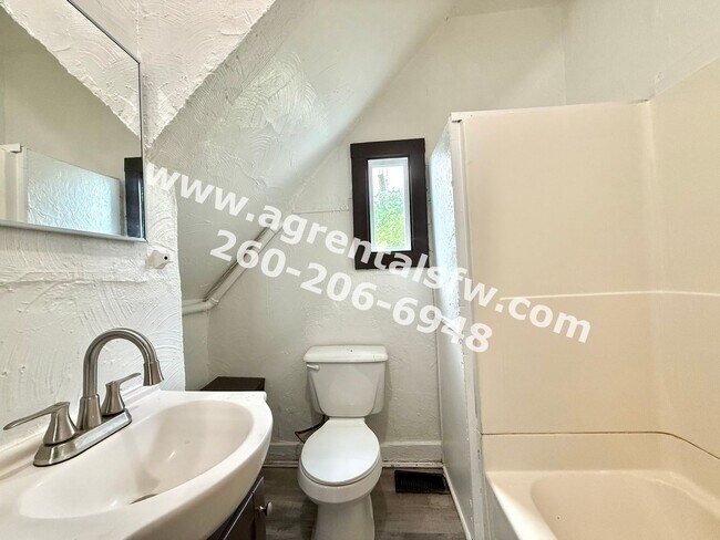 Building Photo - 3 Bedroom House - Section 8 OK!