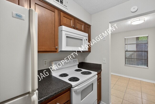 Building Photo - 482 Bentwood Ln