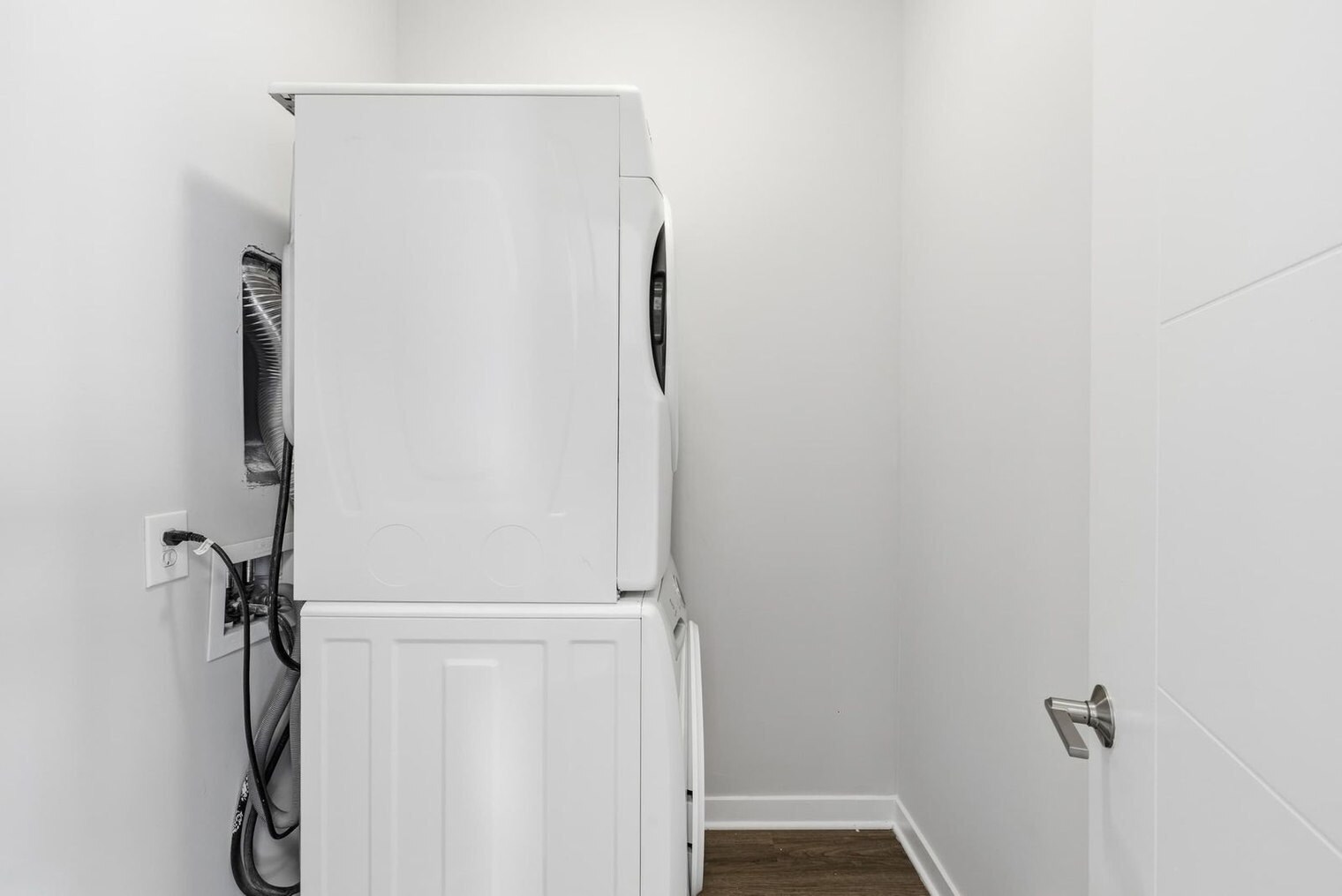 Building Photo - 421 E Market St