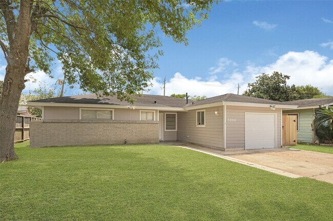 Building Photo - 3816 Newton Dr