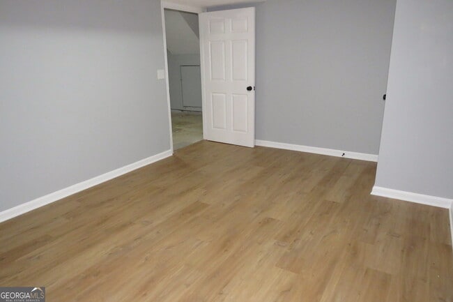 Building Photo - 2060 Bedford Ct