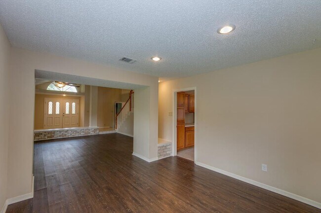 Building Photo - 11310 Chiselhurst Way Ct