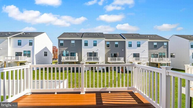 Building Photo - 466 Still Feather Ave