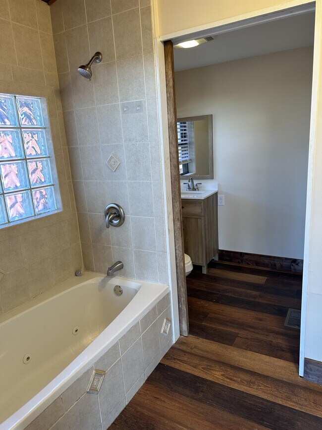 Building Photo - 7307 Rhodes Ln