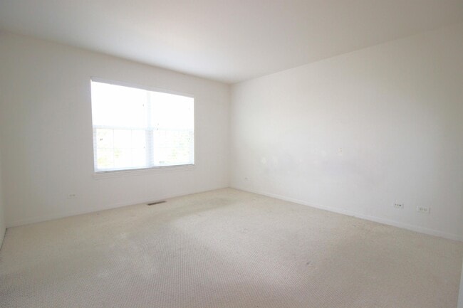 Building Photo - 365 Bradbury Ln