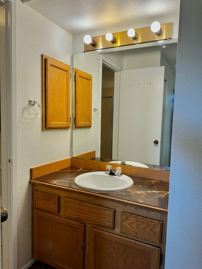 Building Photo - 4BR | 3BA Spacious House with Large Backyard