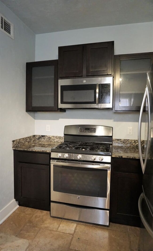 Building Photo - 2 BED 1 BATH DUPLEX MESTA PARK