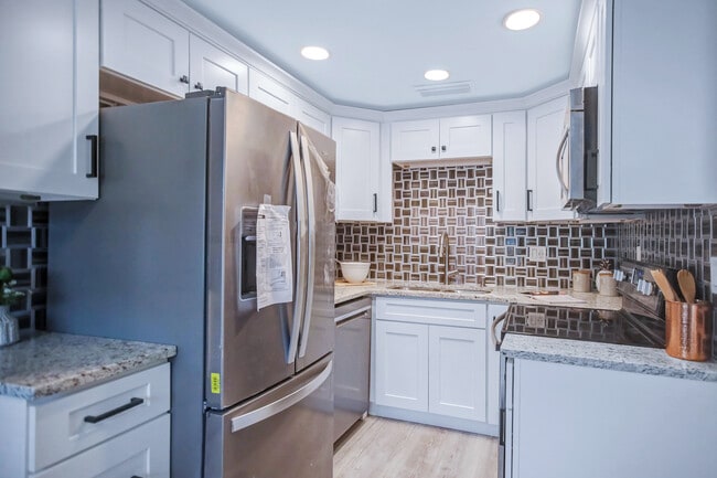 Building Photo - 237 N Bowlan St