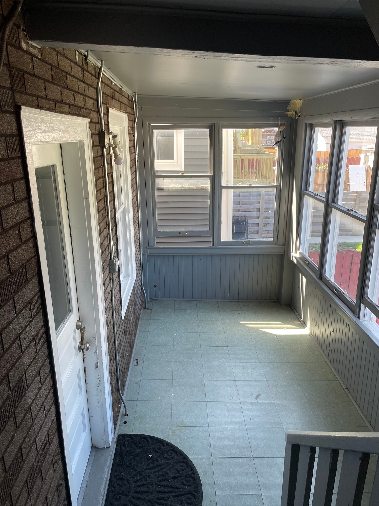 Building Photo - 2930 N Hamlin Ave