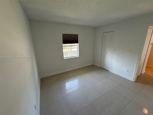 Building Photo - 3868 NE 169th St