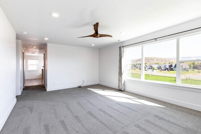 Building Photo - Stunning Modern Home in Charming Midway – ...