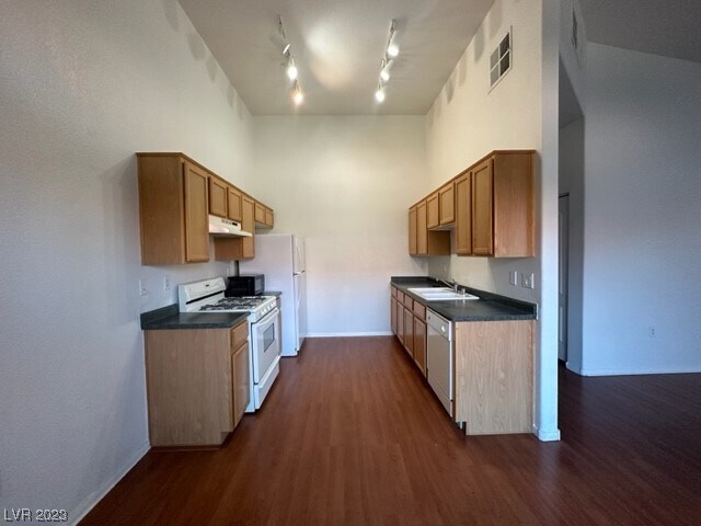 Building Photo - 3320 Cactus Shadow St