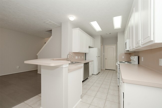 Building Photo - 14310 Mirkwood Ln