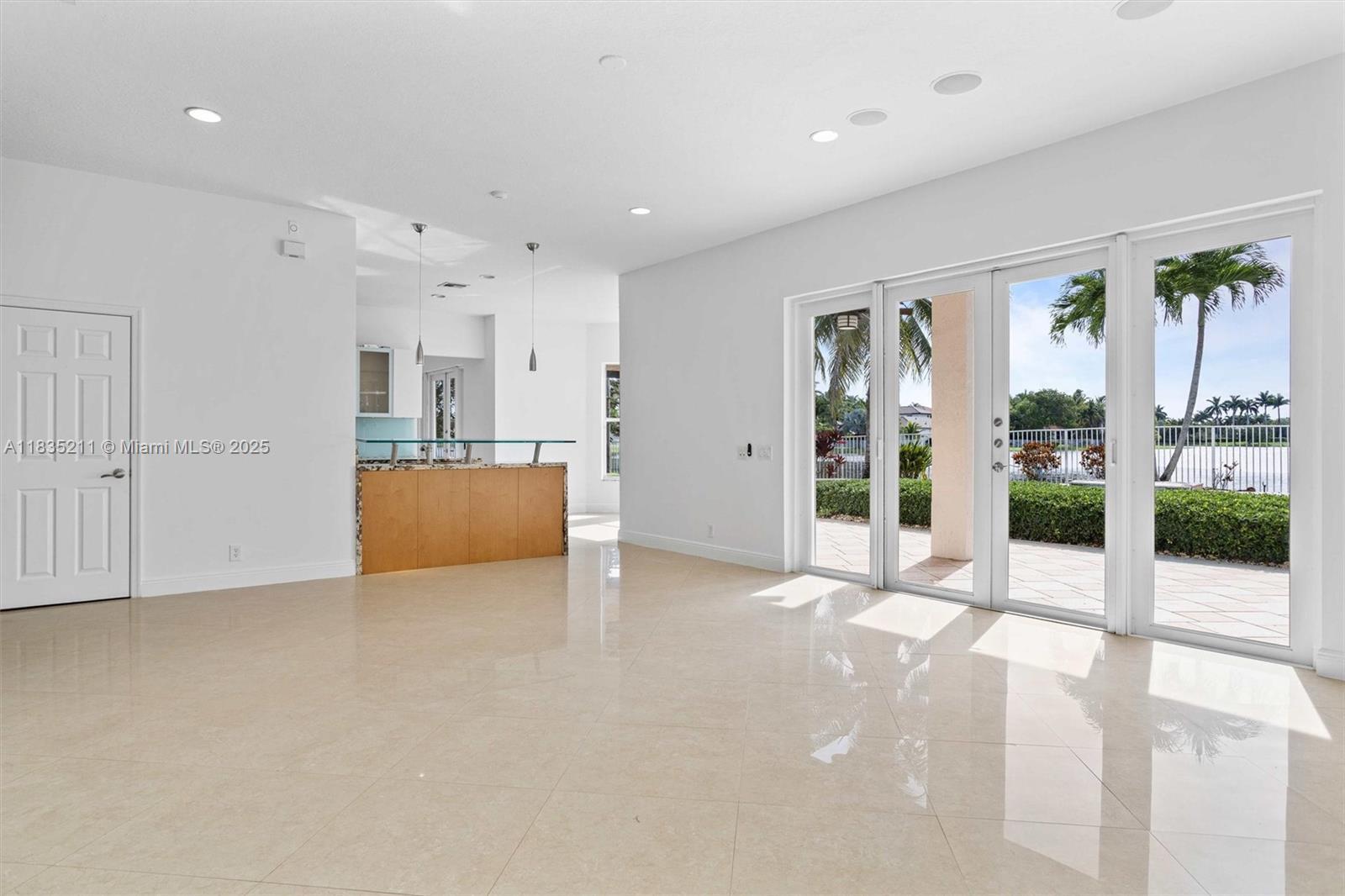 Building Photo - 926 Marina Dr