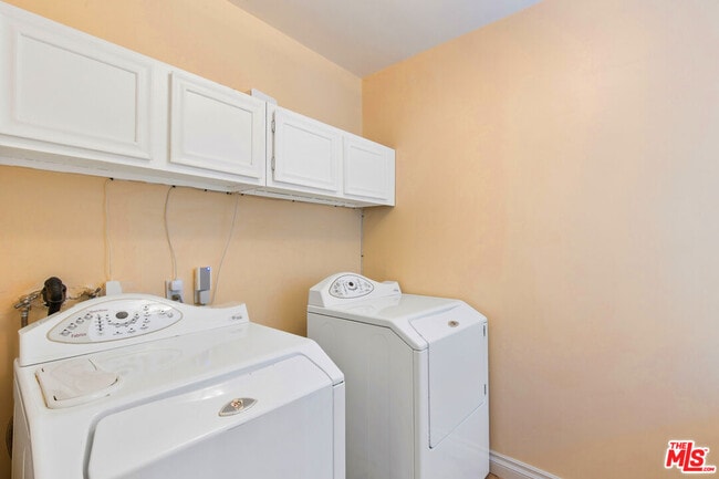 Building Photo - 4236 Ensenada Dr
