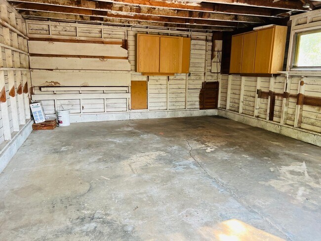 Building Photo - 3 Bedroom/1 Bath Bungalow in Woodstock neighborhood