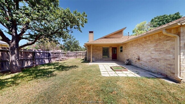 Building Photo - 2812 Adrienne Dr