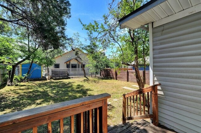 Building Photo - 1205 E 12th St