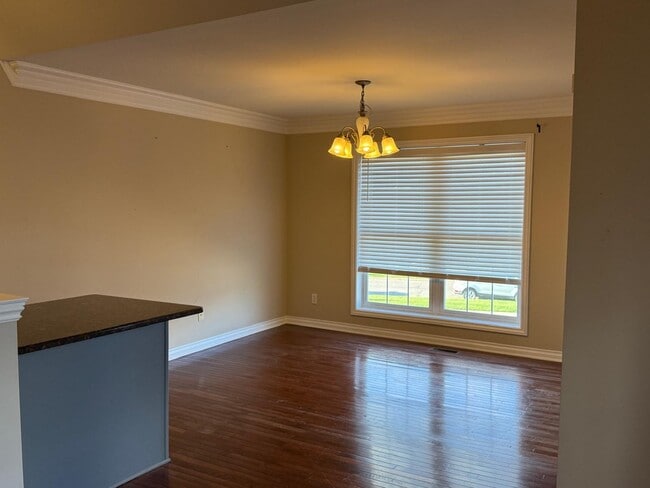 Building Photo - 5705 Hampshire Ln