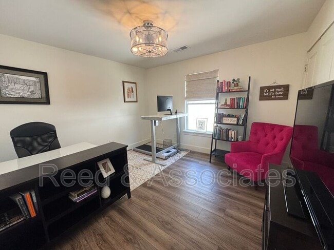 Building Photo - 1080 Blythe St