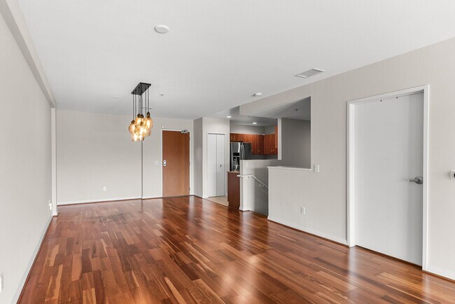 Building Photo - Walkable Little Italy Living – 3BR/3BA with Gated Parking