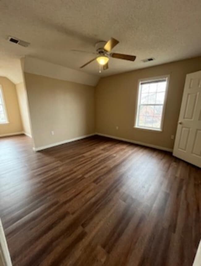 Building Photo - 1718 Murray Creek Dr