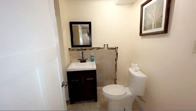 Building Photo - 1624 S Throop St