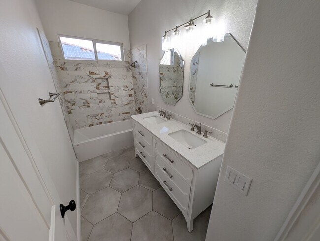 Building Photo - 8332 Mountain Heather Ct