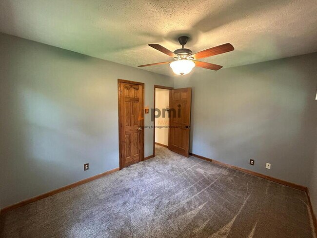 Building Photo - 5107 White Oak Terrace