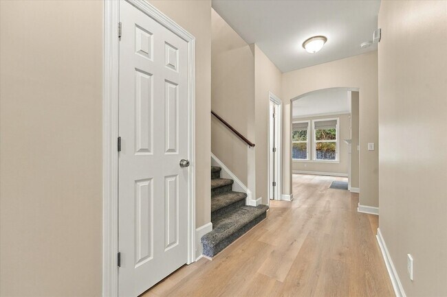 Building Photo - 1414 Chantilly Ln