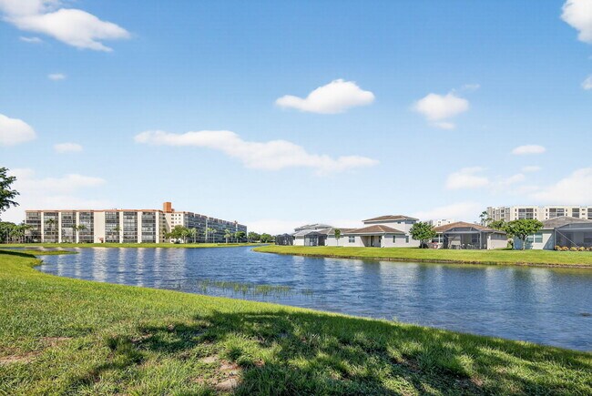 Building Photo - 14747 Cumberland Dr