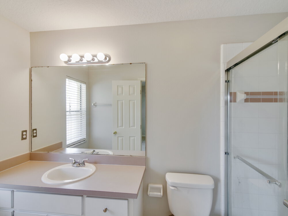 Building Photo - 918 Palm Forest Ln