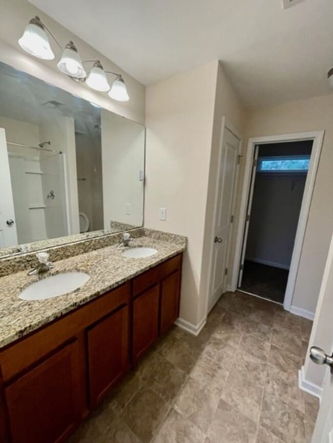 Building Photo - Luxurious 2 story 3 bedroom 2.5 bath townhomes. Located in Salisbury.