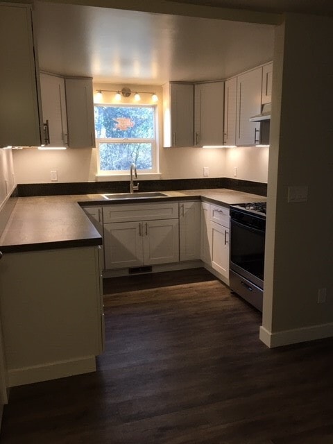 Building Photo - Creekside Frontage, Walk to town, Downstairs Apartment in Duplex