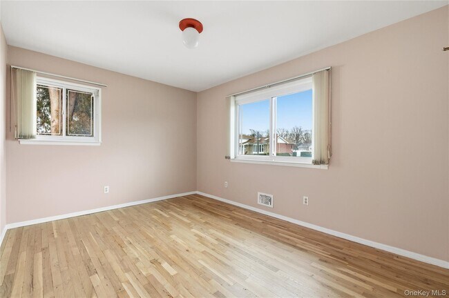 Building Photo - 20 Steuben Dr