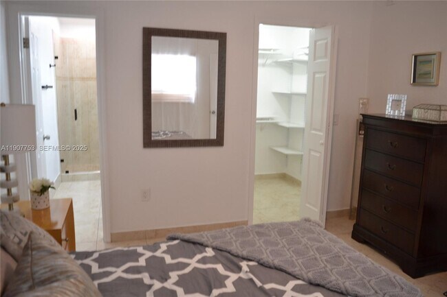 Building Photo - 3221 SW 93rd Pl