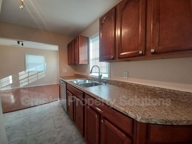 Building Photo - 412 W South St