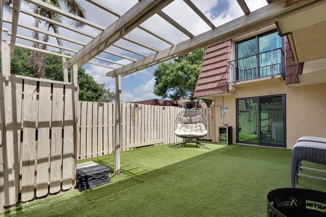 Building Photo - 1614 16th Ln