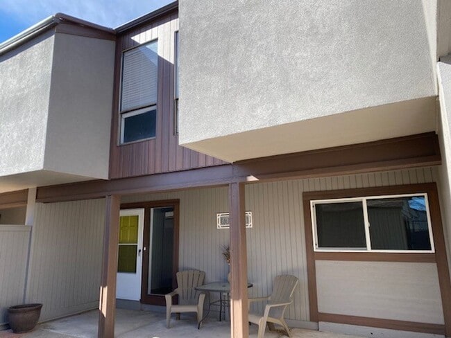 Building Photo - Beautifully Remodeled 3 bedroom Townhome in the Pinery.