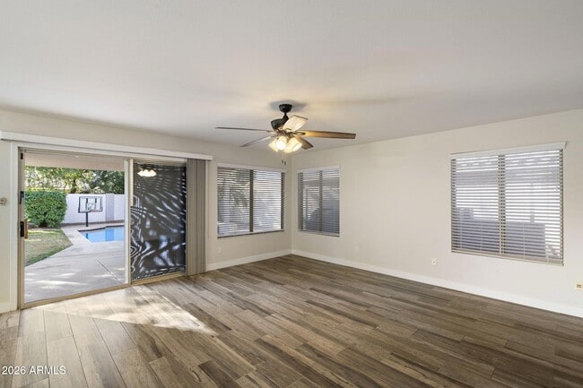 Building Photo - 1883 W Falcon Dr