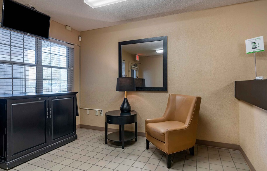 Building Photo - Furnished Studio-Lexington - Nicholasville Road