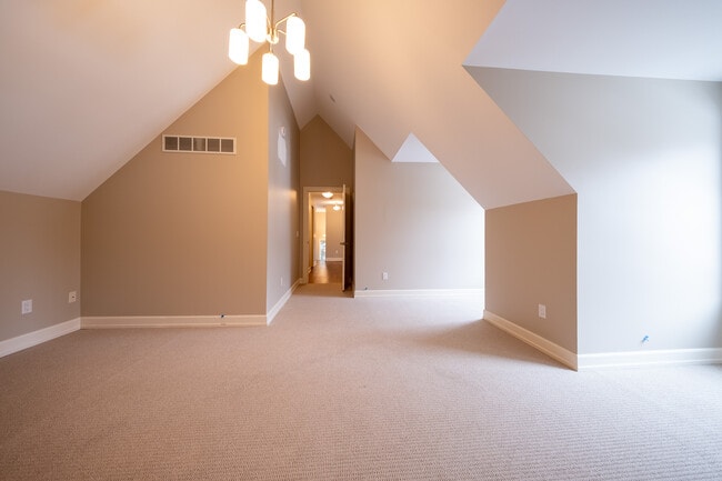 Building Photo - 3290 N Shore Dr