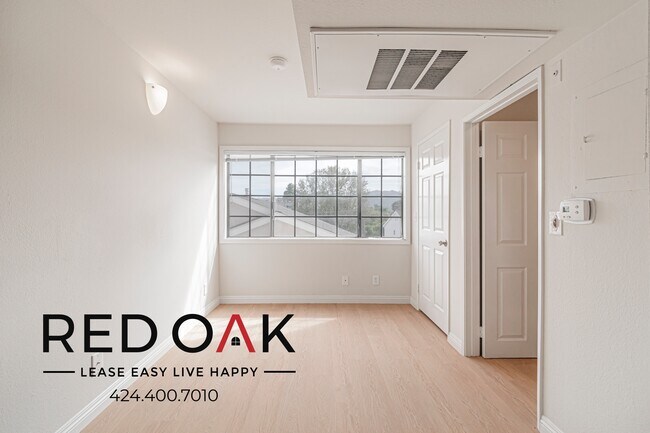 Building Photo - 4651 Cahuenga Blvd