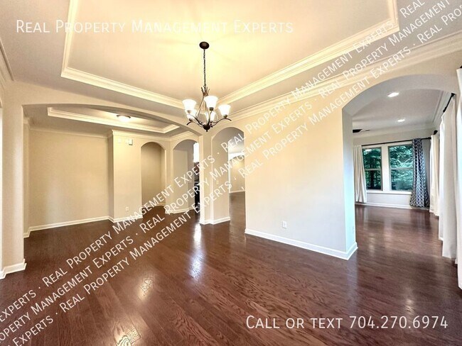Building Photo - Spacious 5BR/3.5BA Home in Mooresville!