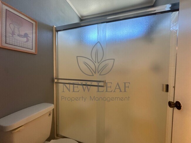 Building Photo - Stunning 2 Bedroom in the Heart of Ontario