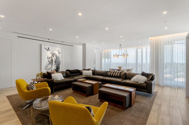 Building Photo - 9001 Collins Ave