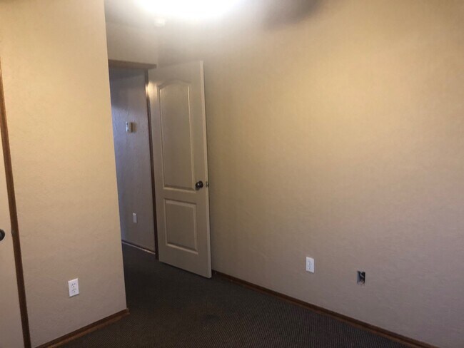 Building Photo - 3604 Kensington Dr